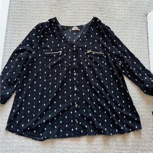Black 3xl 3/4 sleeves button up top with zipper pockets